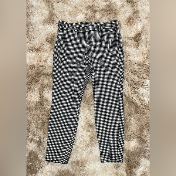 Old Navy High Rise Pixie Pants. Size 12. - Picture 3 of 4